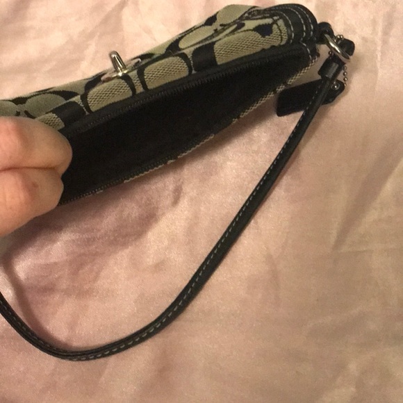 Authentic coach monogram wristlet - Picture 3 of 4